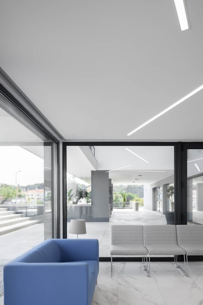 Clinica Dentária Santa Madalena em Cascais do atelier Sabrab e